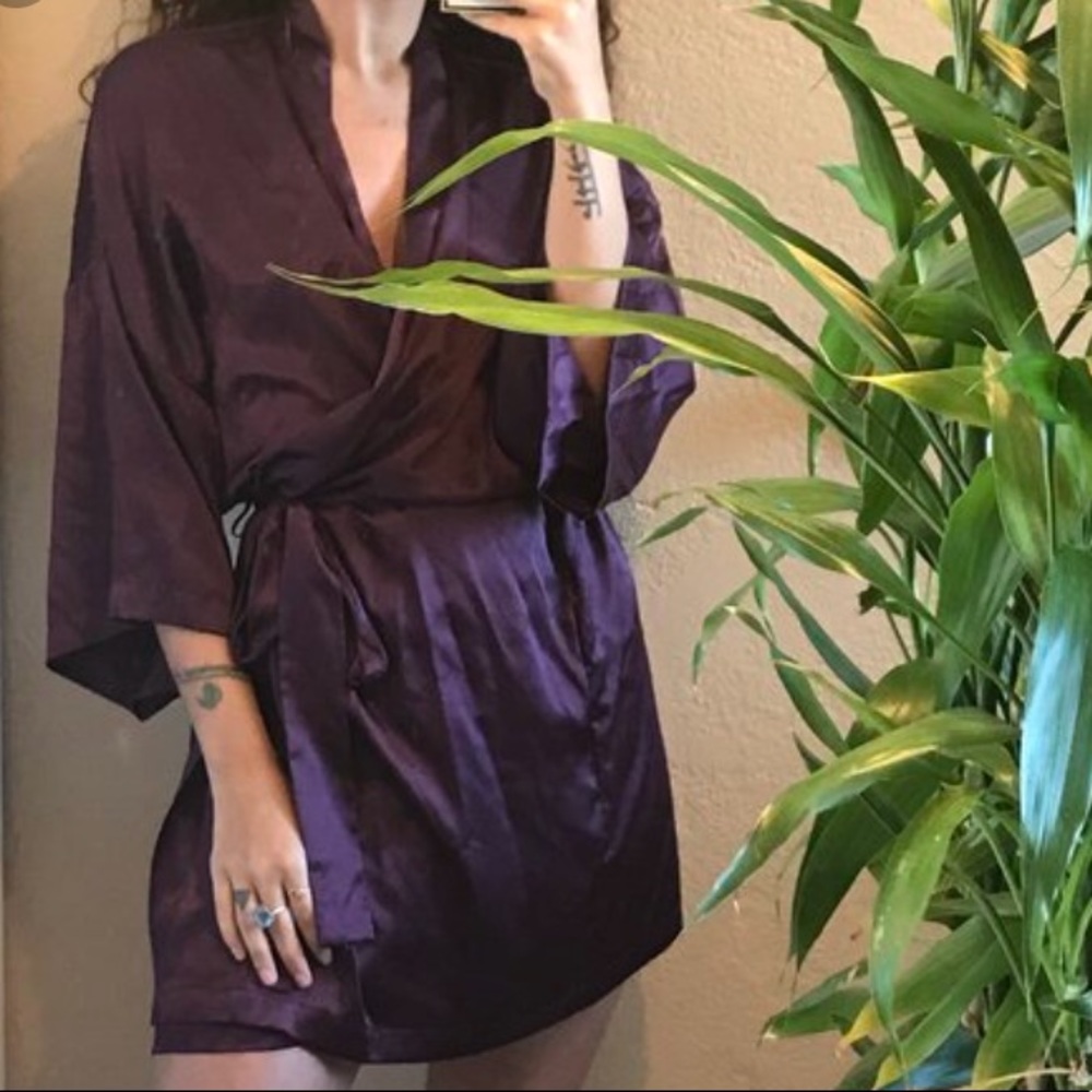 Victoria’s Secret Satin Robe *Never Worn*